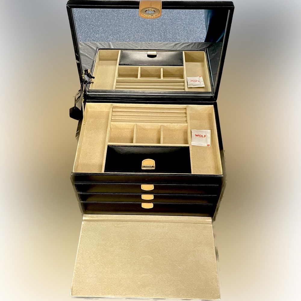WOLF Chloe Never Used Large Jewelry Box with original documentation!